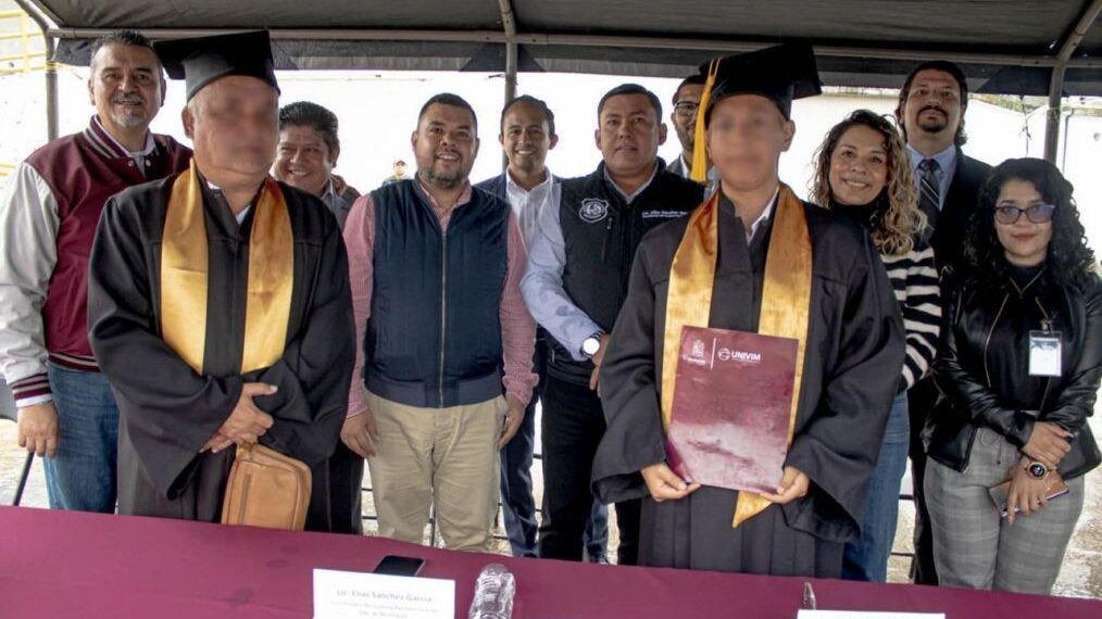 Se graduan en Derecho y Ciencias Juridicas dos privados de la libertad | El Día de Michoacán