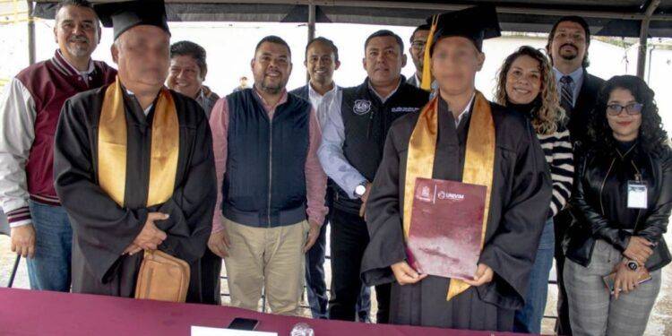 Se gradúan en Derecho y Ciencias Jurídicas dos privados de la libertad