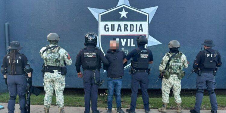 Detenido presunto homicida de agente de la Policía de Investigación: SSP 1 Seis presuntos sicarios caen con arma en Tocumbo