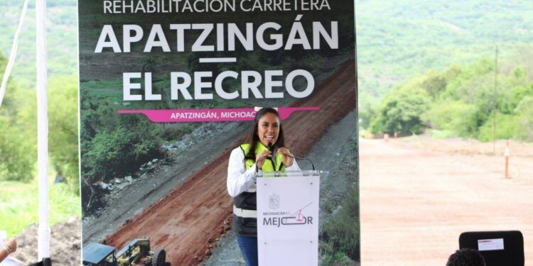 "Apatzingán tendrá caminos mejor conectados": Fanny Arreola 1 Detienen a hombre armado con fusil y equipo táctico en El Guayabo de Apatzingán