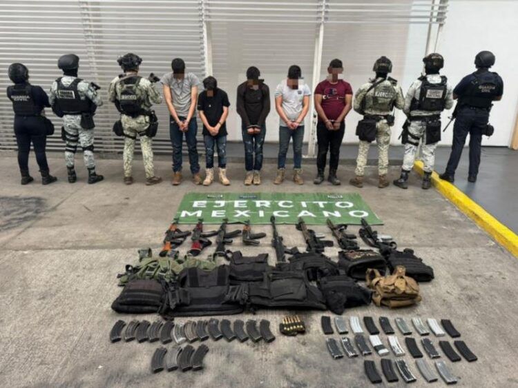 Asegurados 5 Hombres, Un Barret Y Fusiles En Zinapécuaro: Ssp 22 Asegurados 5 Hombres, Un Barret Y Fusiles En Zinapécuaro: Ssp