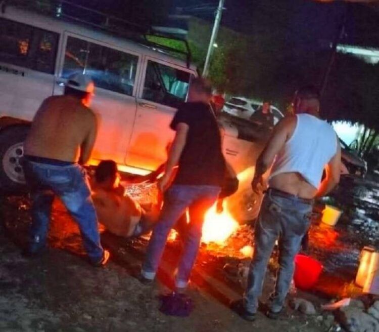 Bomberos Controlan Principio De Incendio En Automóvil Clásico En Apatzingán 21 Cherán No Se Rinde: Ronda Comunitaria Enfrenta A Grupo Criminal
