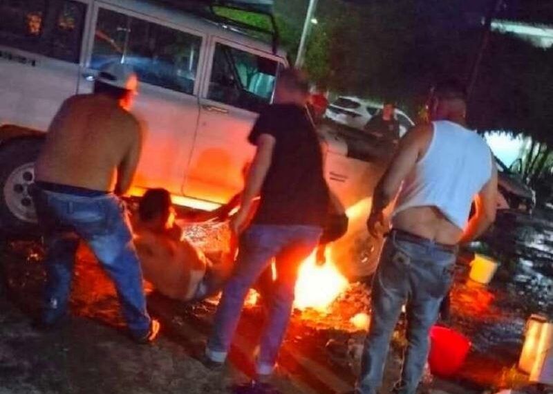 Bomberos controlan principio de incendio en automovil clasico en Apatzingan | El Día de Michoacán