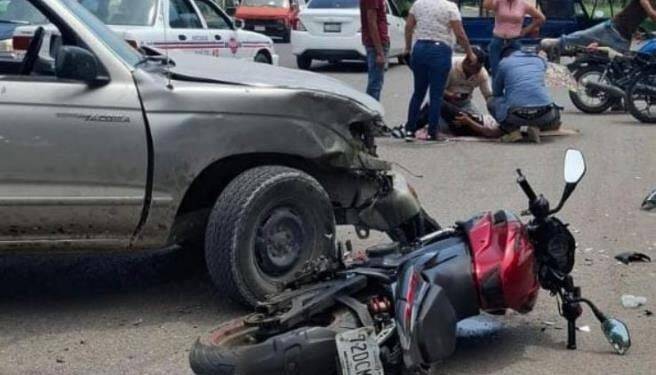 Choque en avenidas Tepalcatepec y Madero Deja un Motociclista Herido en Apatzingán 1 Bedolla arranca rehabilitación del tramo carretero Gabriel Zamora-Nuevo Urecho-Ario