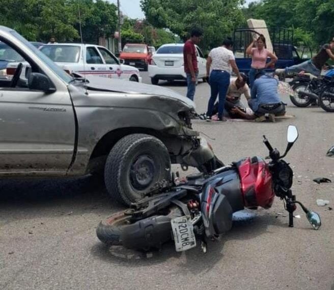 Choque En Avenidas Tepalcatepec Y Madero Deja Un Motociclista Herido En Apatzingán