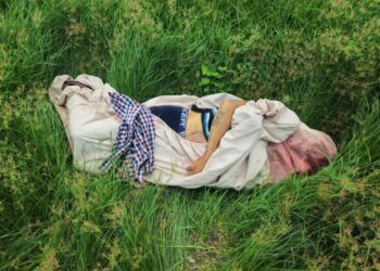 Encuentran Cadáver Encobijado En Carretera Apatzingán-Cuatro Caminos