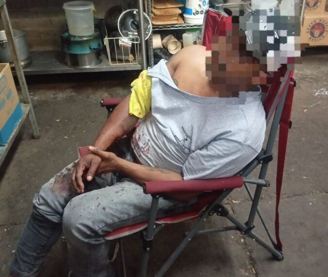 Es Atacado A Balazos En El Centro De Apatzingán
