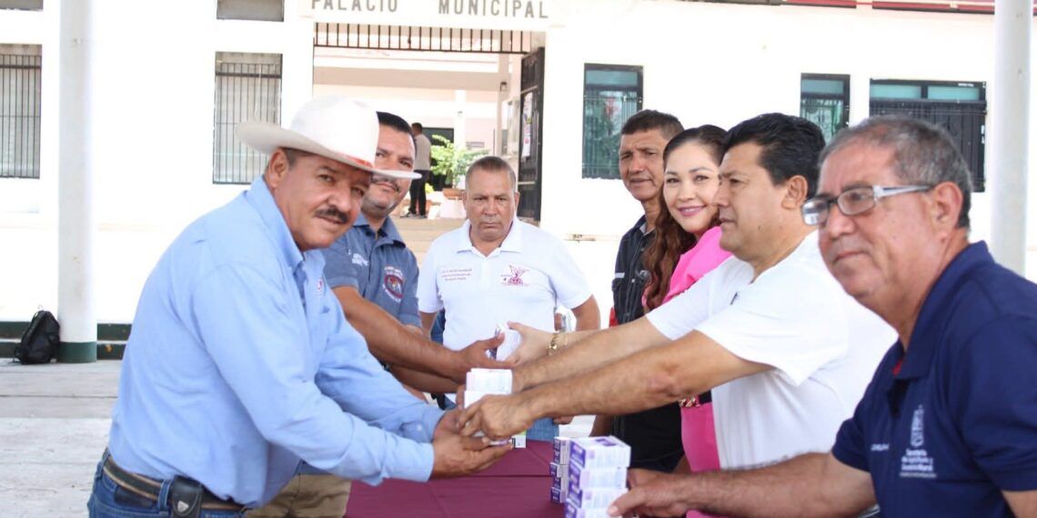 Sader Refuerza Salud Animal Con 16 Mil Vacunas Y Pomadas En 8 Municipios