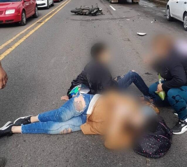 Pareja Sufre Accidente De Moto En Morelia