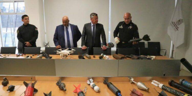 SSP y autoridades de EUA se reúnen para mejorar trabajo antiexplosivos en Michoacán 1 Cherán no se rinde: Ronda Comunitaria enfrenta a grupo criminal