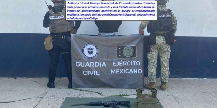 SSP y Defensa detienen a venezolano con fusil de alto poder en Cenobio Moreno de Apatzingán 1 SSP y Defensa detienen a venezolano con fusil de alto poder en Cenobio Moreno de Apatzingán