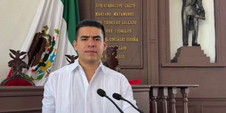 Regidor Hugo Molina rinde primer informe de actividades destacando Gestión de obras educativas y apoyo social en Apatzingán 1 Regidor Hugo Molina rinde primer informe de actividades destacando Gestión de obras educativas y apoyo social en Apatzingán