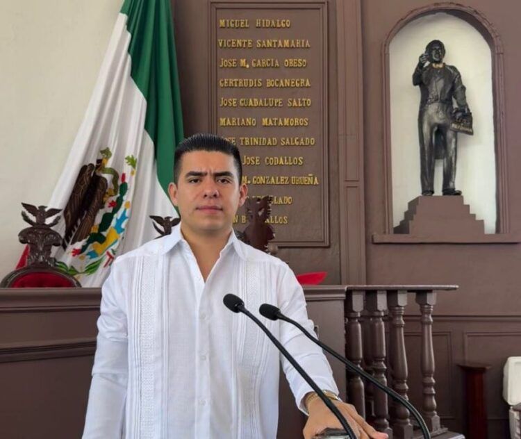 Regidor Hugo Molina Rinde Primer Informe De Actividades Destacando Gestión De Obras Educativas Y Apoyo Social En Apatzingán