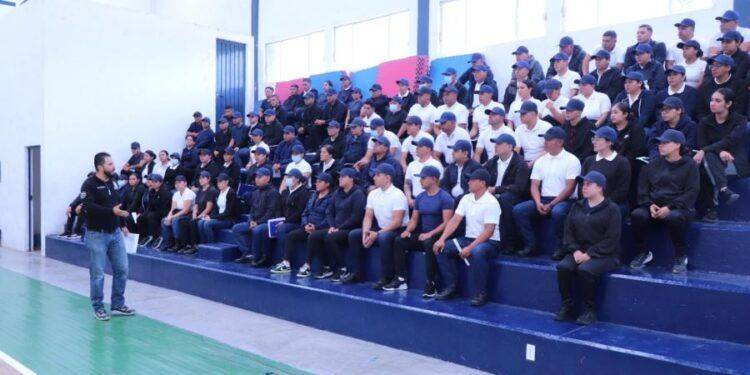Inicia profesionalización de nuevos elementos de la Guardia Civil en Michoacán 1 A los delincuentes se les combate con la ley y la fuerza, no con diálogo y complicidad: Bedolla