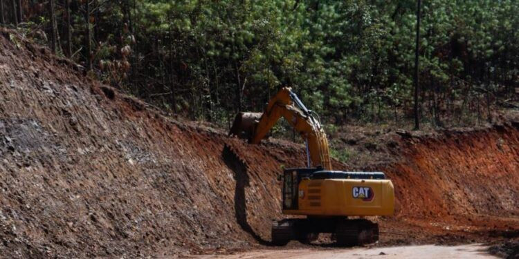 Gobierno de Michoacán rehabilita 8 tramos carreteros en Tierra Caliente