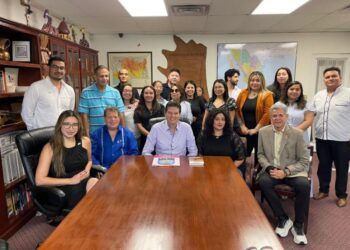 Alfonso Martínez Dialoga Y Construye Con Jóvenes Migrantes