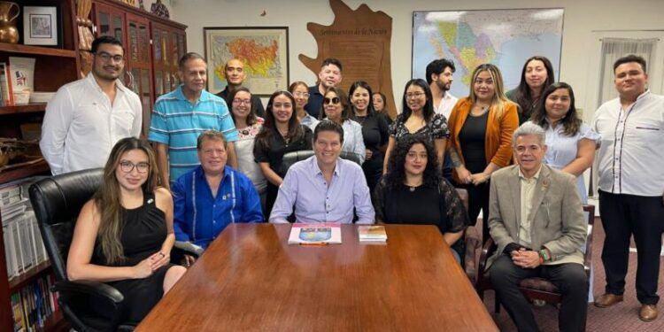 Alfonso Martínez dialoga y construye con jóvenes migrantes 1 Alfonso Martínez dialoga y construye con jóvenes migrantes