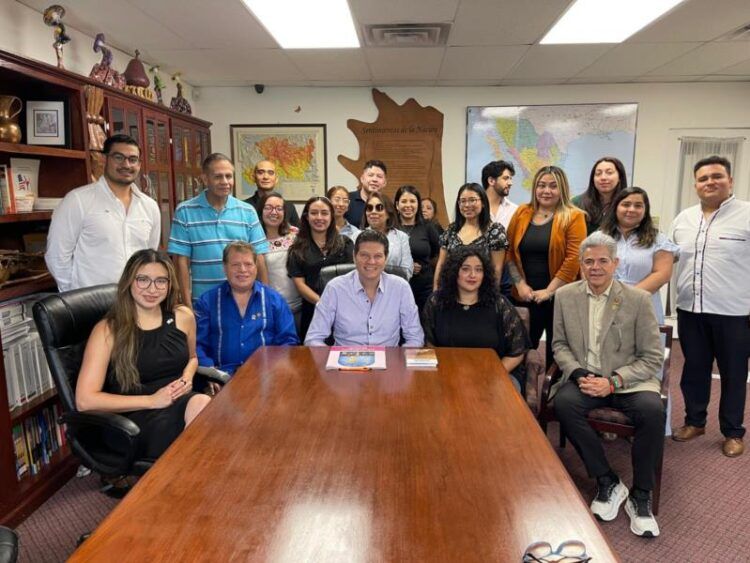 Alfonso Martínez Dialoga Y Construye Con Jóvenes Migrantes