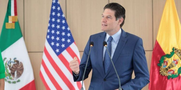 Alfonso Martínez fortalece comunicación con comunidad migrante en Estados Unidos 1 Balconero se suicida en la Colonia Cristóbal Colón de Apatzingán