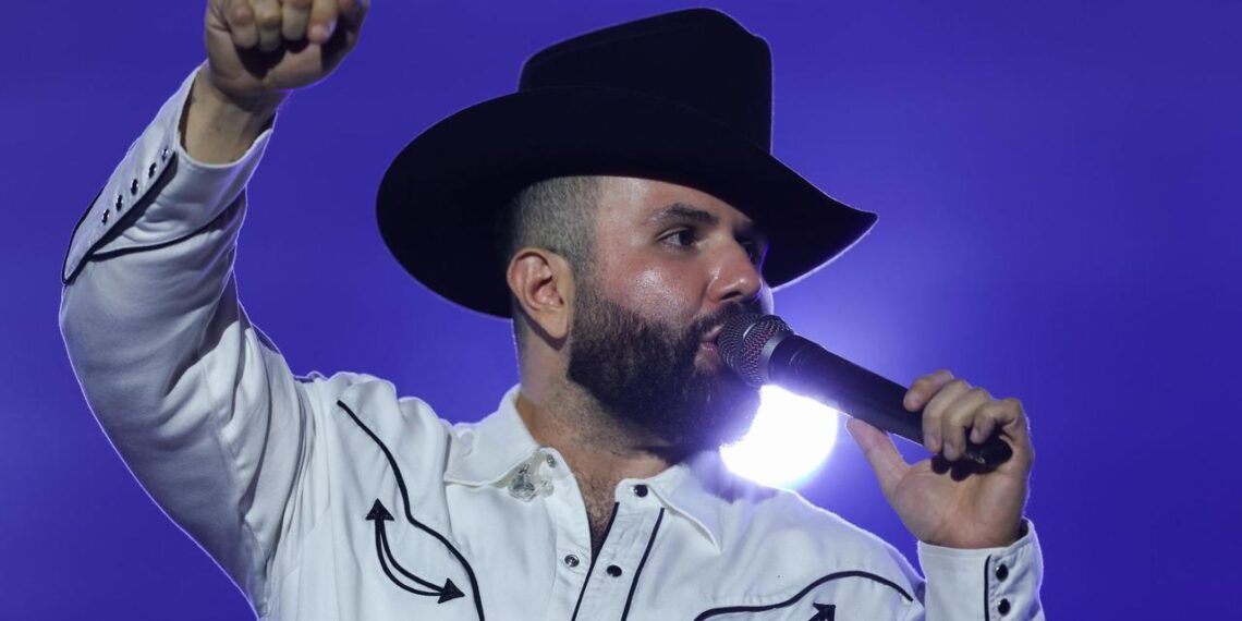 Colosal Y Vibrante; Carín León Llena El Morelos En Un Concierto Épico