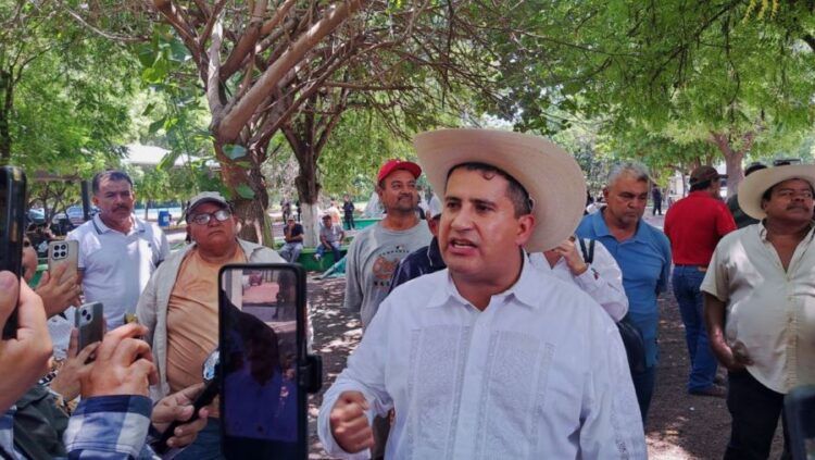 Carlos Manzo &Quot;El Del Sombrero&Quot; Exige Gobierno Honesto Y Acciones Contra La Delincuencia 22 Legisladores Destacan Buenos Resultados En Primer Informe De Alfonso Martínez