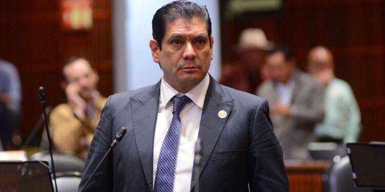 Presenta diputado Ernesto Núñez iniciativa para sancionar la falsa atribución de paternidad 1 Expone Alfonso Martínez atractivos turísticos y de inversión a empresarios y legisladores de Chicago