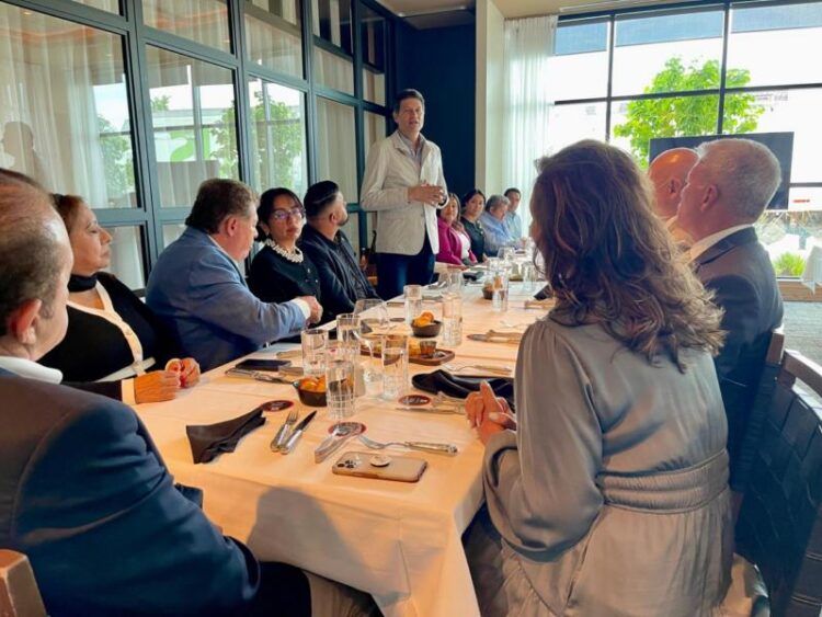 Expone Alfonso Martínez Atractivos Turísticos Y De Inversión A Empresarios Y Legisladores De Chicago