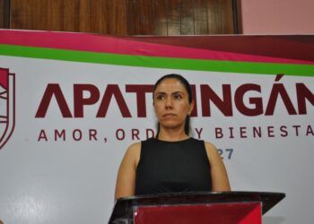 Socavón En La Carretera Apatzingán-Cuatro Caminos: Causa Paro Total