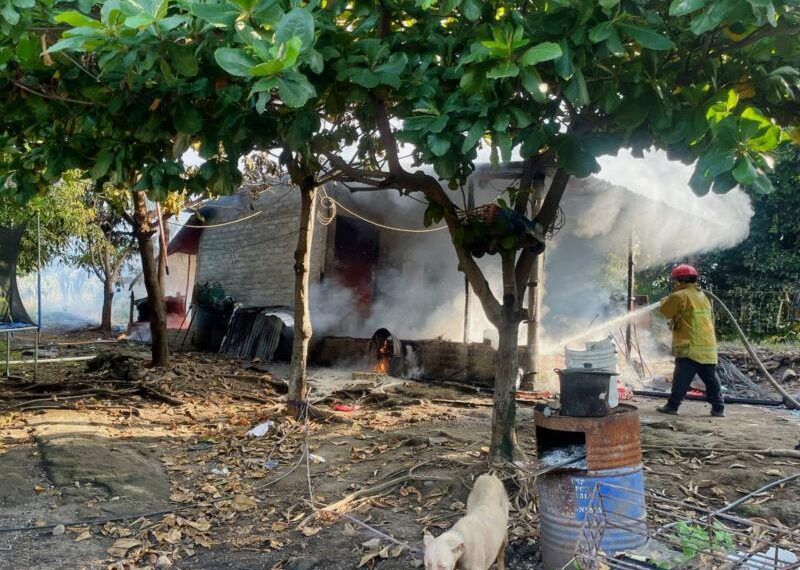Incendio Consume Vivienda En Apatzingán; Solo Daños Materiales
