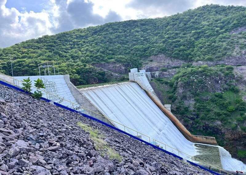 Desfogan Cinco Presas En Michoacán Al Alcanzar Su Máxima Capacidad; Autoridades Descartan Riesgos