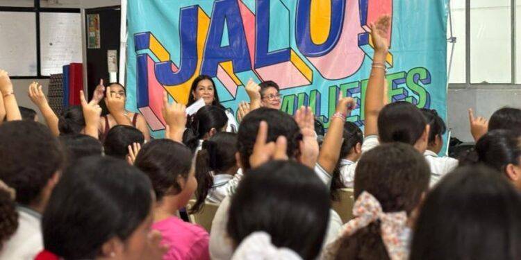 Llega a Apatzingán la Caravana "Jalo x las Mujeres" para impulsar la menstruación digna 1 Sistema Penitenciario y Senado capacitarán a personal de 11 centros penitenciarios