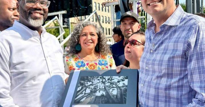 Se reúne Alfonso Martínez con Brandon Johnson, alcalde de Chicago 1 Un muerto y dos heridos en choque de motocicletas en Zimanca