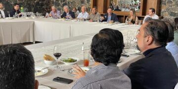 Se Reúne Alfonso Martínez Con Empresarios De Uruapan 27 Adulta Mayor Resulta Lesionada Tras Ser Atropellada Por Motocicleta En Múgica