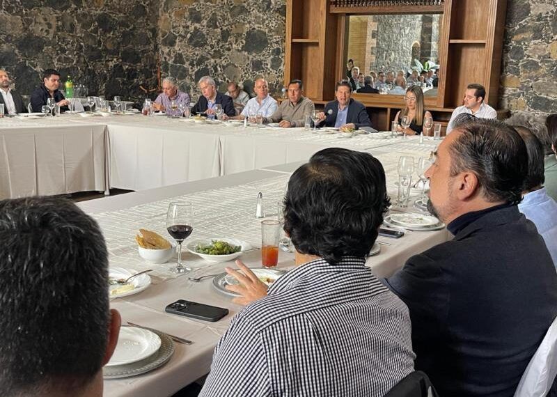 Se Reúne Alfonso Martínez Con Empresarios De Uruapan