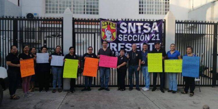 Miembros del SNTSA Sección 21 protestan en Apatzingán por incumplimiento de derechos laborales 1 Tras persecución, aseguran vehículo, cartuchos útiles y uniformes apócrifos en Tingambato