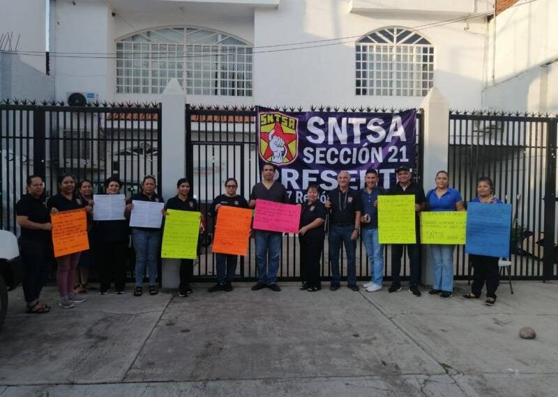 Miembros Del Sntsa Sección 21 Protestan En Apatzingán Por Incumplimiento De Derechos Laborales