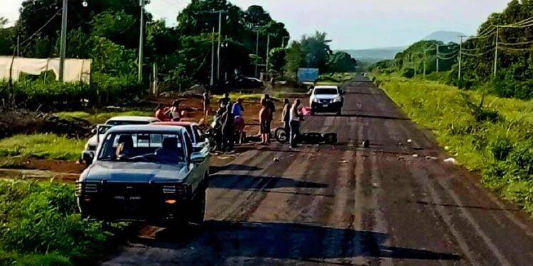 Un muerto y dos heridos en choque de motocicletas en Zimanca 1 Un muerto y dos heridos en choque de motocicletas en Zimanca