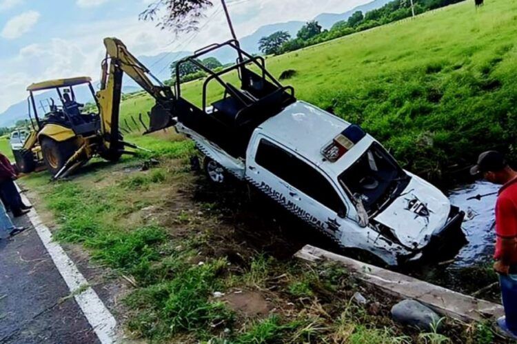 Volcadura De Patrulla Deja Cinco Policías Heridos En Tepalcatepec 21 Adulta Mayor Resulta Lesionada Tras Ser Atropellada Por Motocicleta En Múgica
