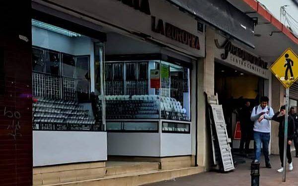 En Uruapan, empistolado asalta joyería en pleno centro y huye entre el caos; víctima sufre crisis nerviosa 1 Nombra Bedolla a Sergio Miguel Cedillo como coordinador general de Gabinete