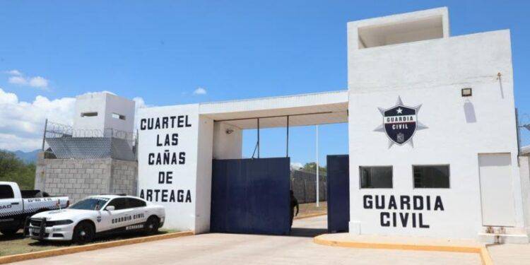 En operación, 11 cuarteles de la Guardia Civil en puntos estratégicos de Michoacán: SSP 1 En acción coordinada, FGE, SSPC y SIE, detienen a cuatro personas, presuntas responsables del secuestro de un taxista, en La Huacana