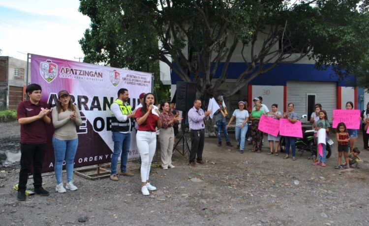 Arranca Fanny Arreola Obra De Pavimentación Integral En La Florida De Apatzingán 20 Ejecutan A Joven Motociclista, En Uruapan; Ya Son 14 En Este Mes
