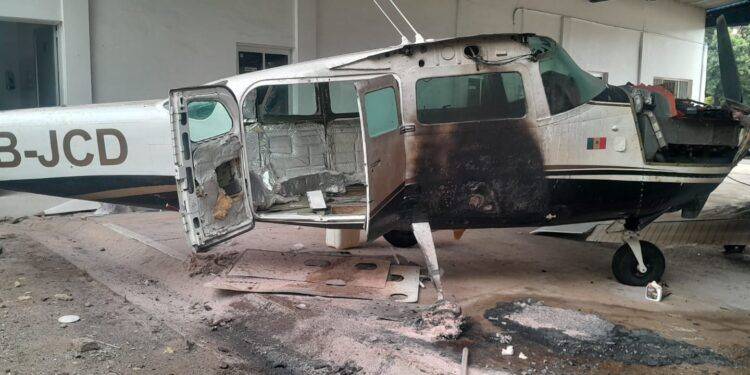 Incendio por Cortocircuito Reduce a Chatarra un Vehículo en Múgica
