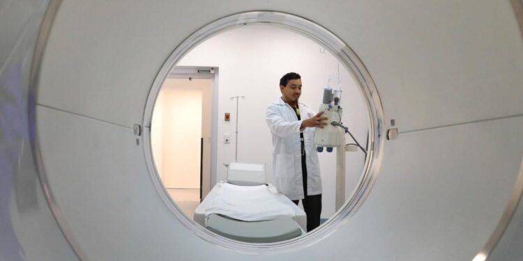 Bedolla pone en marcha equipo de vanguardia para detectar y tratar el cáncer en Michoacán 1 Vinculado a proceso, Policía Municipal de Zamora, presunto responsable de violación en agravio de una adolescente