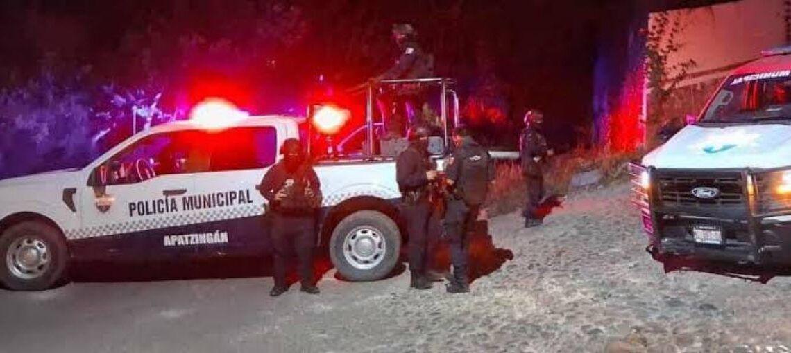 Civiles Armados Atacan A Patrulla De Policía Municipal; Reporte No Oficial De Un Muerto