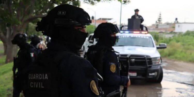 Detienen a 3 sujetos involucrados en la privación ilegal de 2 agentes de la SSPC en Álvaro Obregón 1 Delincuentes matan a hombre y atacan una casa, en Zamora