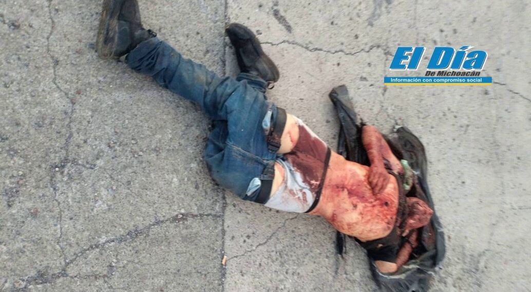 Aseguran una troca con una granada, 11 explosivos para drones y 430 balas útiles en la comunidad de Acatlán en Apatzingán