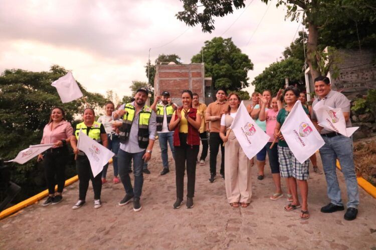 Fanny Arreola Transforma La Colonia Satélite Con Nueva Infraestructura Vial 22 En Cateo Detienen A Seis Personas Con Armas De Uso Exclusivo En Zamora