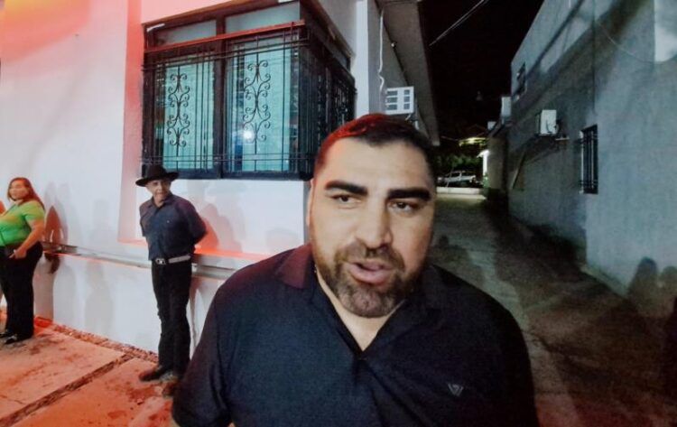 Roba Grupo Armado Camioneta A La Ex Diputada Brenda Fraga, En Uruapan