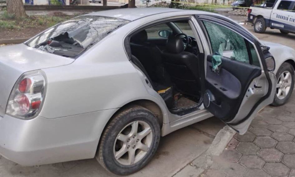 Guardia Civil Tras Persecución Por Intento De Asalto, Asegura En Apatzingán Nissan Altima Sin Placas Utilizado En Agresión; Hallan Armamento Y Cartuchos