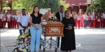 Presidenta Municipal De Buenavista Destaca Compromiso Con La Educación En Emotivo Homenaje Póstumo A Maestra Ejemplar 24 Delincuentes Matan A Hombre Y Atacan Una Casa, En Zamora